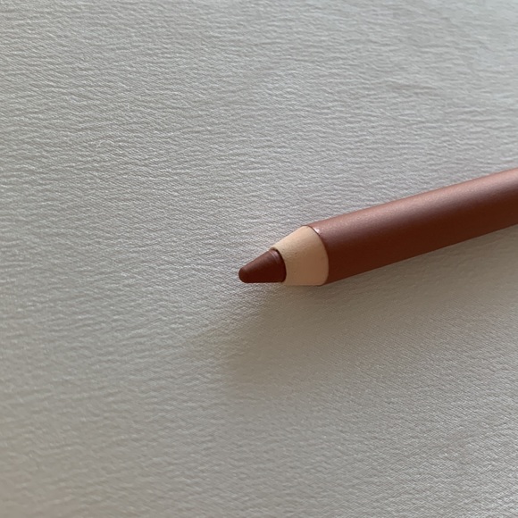 Estée Lauder lip gloss and lip liner combo - Picture 2 of 3